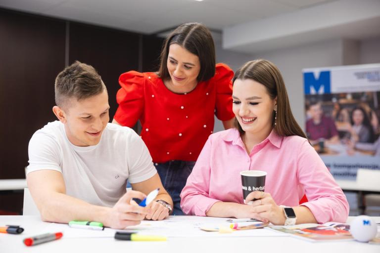 Stypendia i zniżki | Uniwersytet WSB Merito w Toruniu: uniwersytet_studenci_zajęcia