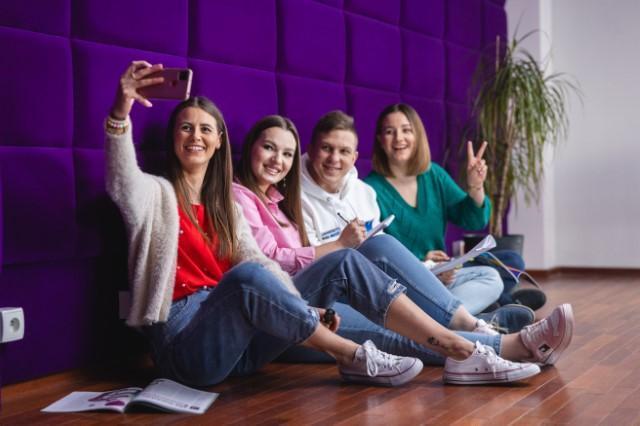 Organizacje i koła naukowe | Uniwersytet WSB Merito w Toruniu: studenci_licencjat_selfie
