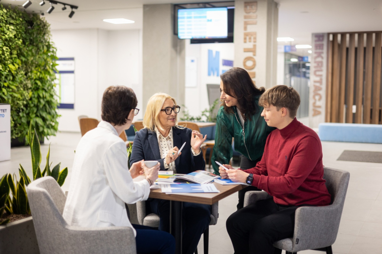 Bankowość i finanse cyfrowe | Studia II stopnia w Toruniu | Uniwersytet WSB Merito w Toruniu: Główna grafika: Toruń - studia podyplomowe - Uczestnicy studiów podyplomowych podczas zajęć