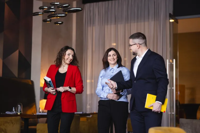 Menedżer przedsiębiorstwa turystycznego | Studia II stopnia w Toruniu | Uniwersytet WSB Merito w Toruniu: uczestnicy studiów podyplomowych pracują nad projektem - Uniwersytet WSB Merito w Toruniu