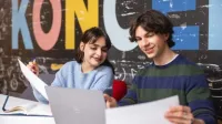 Zarządzanie produktem | Studia II stopnia w Warszawie | Uniwersytet WSB Merito Warszawa: Studenci podczas nauki
