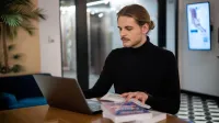 Wyniki wyszukiwania | Uniwersytet WSB Merito Warszawa: Informatyk przy biurku