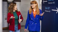 Psychologia transportu | Studia podyplomowe w Warszawie | Uniwersytet WSB Merito Warszawa: dwie kobiety podczas rozmowy