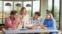 Zarządzanie projektami | Studia II stopnia ze studiami podyplomowymi  | Uniwersytet WSB Merito Warszawa: grupa przy pracy