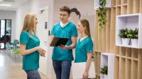 Neuroprzywództwo | Studia podyplomowe w Warszawie | Uniwersytet WSB Merito Warszawa: Studenci na praktykach medycznych 
