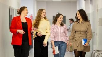 Marketing i sprzedaż (Marketing and Sales) | Studia I stopnia w Warszawie | Uniwersytet WSB Merito Warszawa: Zdjęcie główne: Warszawa - grupa studentów