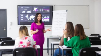 Ekonomia menedżerska | Studia II stopnia w Warszawie | Uniwersytet WSB Merito Warszawa: Zajęcia w sali