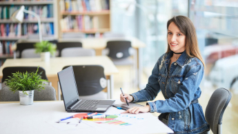 Projektowanie gier i rzeczywistości wirtualnej | Studia I stopnia w Warszawie | Uniwersytet WSB Merito Warszawa: Studentka informatyki