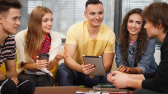 Marketing w cyfrowej transformacji | Studia II stopnia w Warszawie | Uniwersytet WSB Merito Warszawa: Grupa studentów