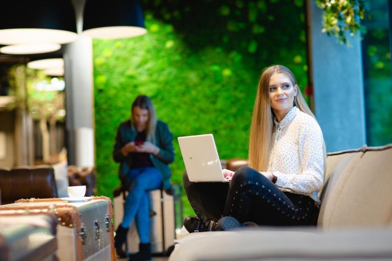 Ekonomia | Studia II stopnia w Warszawie | Uniwersytet WSB Merito Warszawa: Uczące się studentki