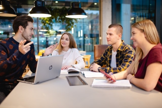 Informatyka (Computer Science) | Studia I stopnia w Warszawie | Uniwersytet WSB Merito Warszawa: Spotkanie biznesowe 