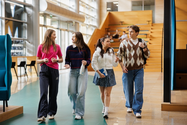 Nasze kampusy | Uniwersytet WSB Merito Warszawa: studenci 