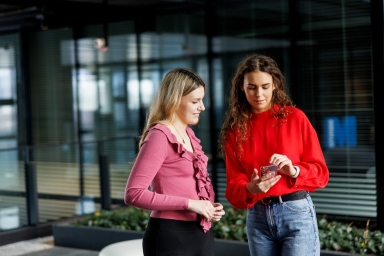 Customer experience i zarządzanie relacjami z klientem | Studia I stopnia w Warszawie | Uniwersytet WSB Merito Warszawa: Studenki Uniwersytet WSB Merito Warszawa