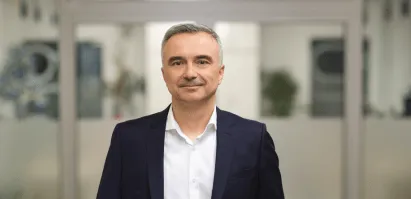 Władze uniwersytetu | Uniwersytet WSB Merito Warszawa: Grafika główna: Warszawa_Karol Cyrulik