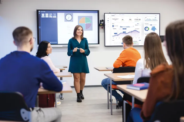 Ekonomia menedżerska | Studia I stopnia w Warszawie | Uniwersytet WSB Merito Warszawa: Zajęcia w sali