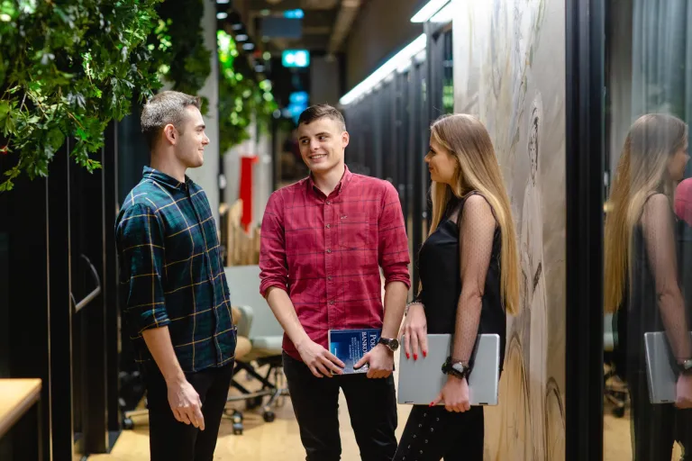 Ecotourism | Studia I stopnia w Warszawie | Uniwersytet WSB Merito Warszawa: grupa studentów