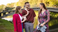 Filologia hiszpańska | Studia II stopnia we Wrocławiu | Uniwersytet WSB Merito we Wrocławiu: Wrocław - filologia hiszpańska - studenci spędzający czas wolny w plenerze