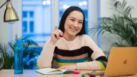 Systemy informatyczne | Studia II stopnia ze studiami podyplomowymi  | Uniwersytet WSB Merito we Wrocławiu: studentka ucząca się do egzaminu