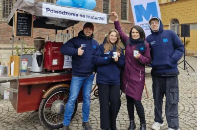Rekordowy Polonez dla Fredry i ciekawa debata o AI | Aktualności | Uniwersytet WSB Merito we Wrocławiu: Kawiarenka Uniwersytetu WSB Merito pod ratuszem