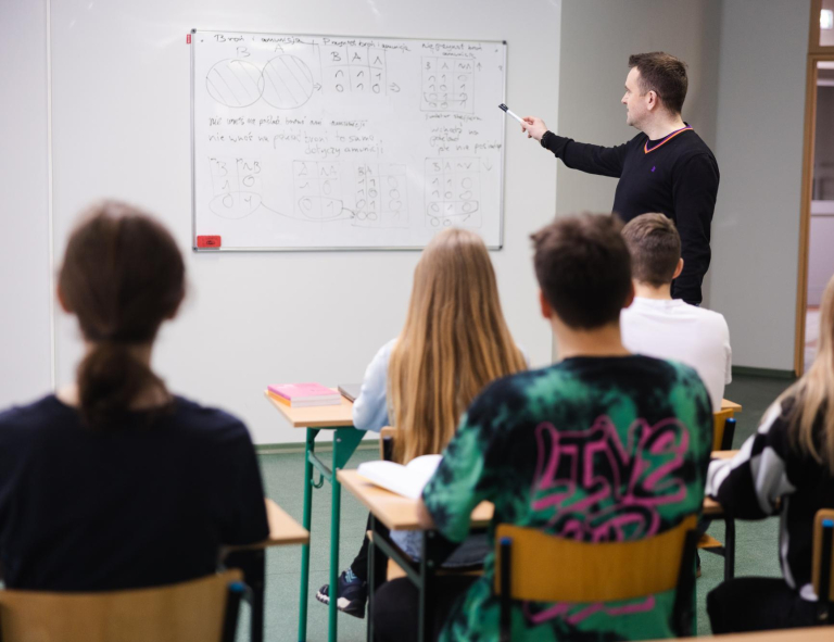 Bezpieczeństwo wewnętrzne | Studia II stopnia we Wrocławiu | Uniwersytet WSB Merito we Wrocławiu: studenci na wykładzie z bezpieczeństwa wewnętrznego