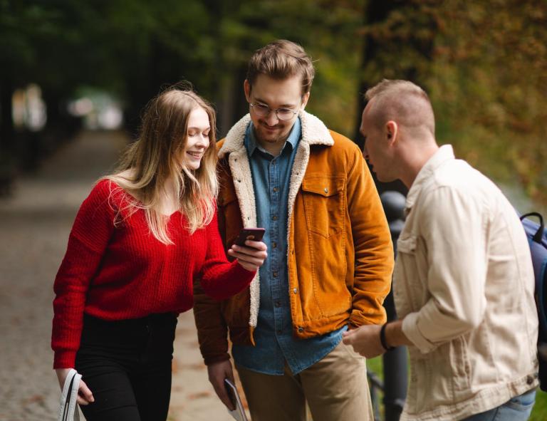 Studia jednolite magisterskie we Wrocławiu | Uniwersytet WSB Merito we Wrocławiu: studenci, telefon, plener