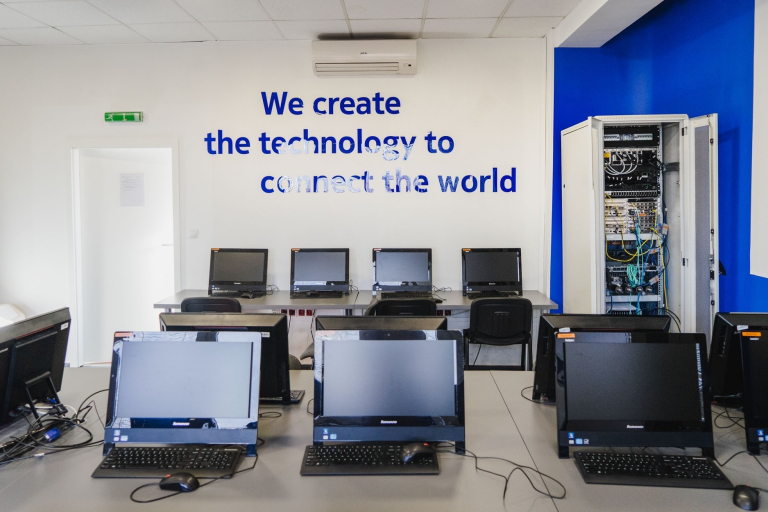 Laboratorium technologii LTE i 5G "Lab powered by Nokia" | Uniwersytet WSB Merito we Wrocławiu: Lab powered by Nokia